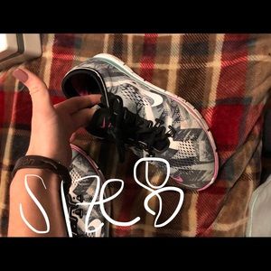 Size 8 Nike tennis shoes